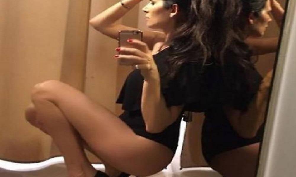 Pamela Prati confessa: "Sono sola, però coi 90enni..."