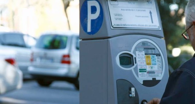 Parchimetro senza bancomat? La multa non è valida