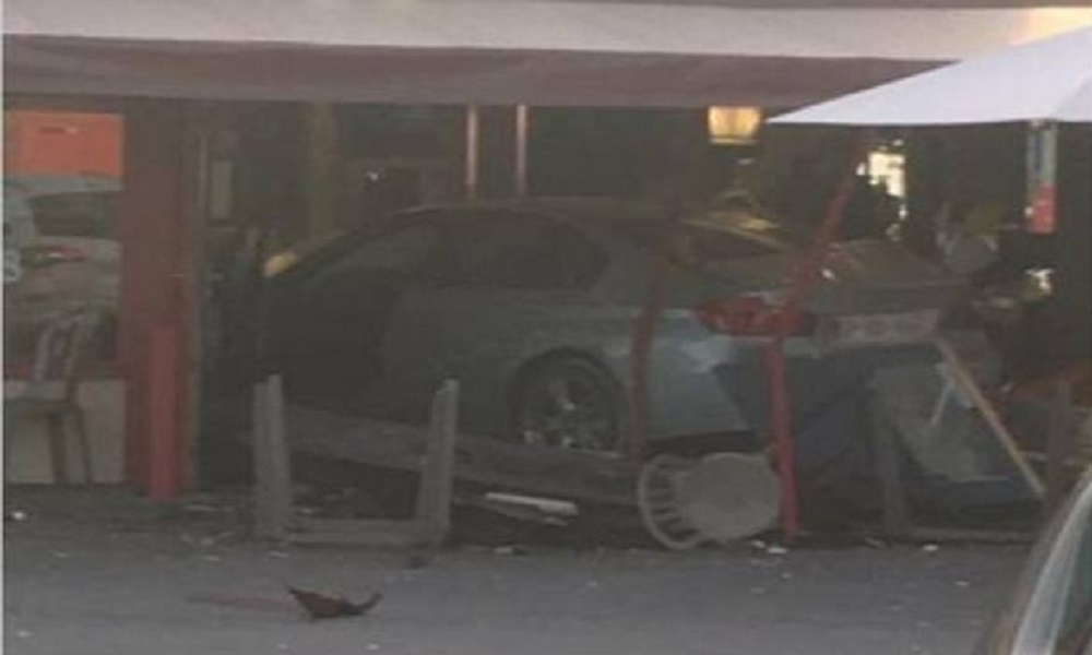 Parigi, auto contro pizzeria: muore una bimba, 5 i feriti. Arrestato il conducente