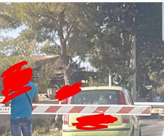 Terrasini, si blocca il passaggio a livello: mamma e due bambini intrappolati