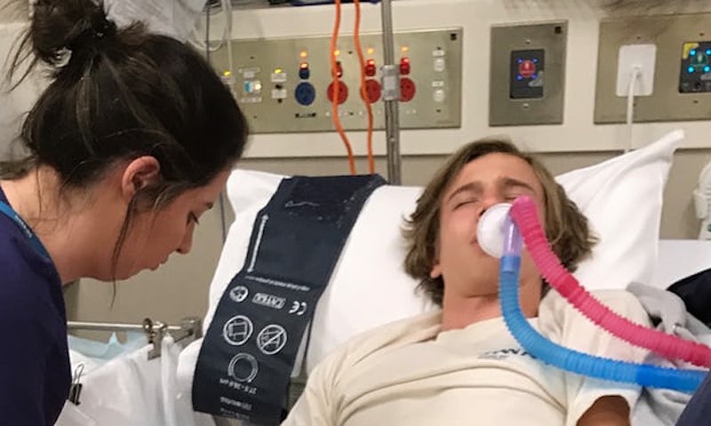 YOUTUBE Australia, parassiti ignoti in mare gli divorano le caviglie01