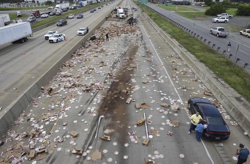 Usa: tir perde carico di pizze surgelate in autostrada