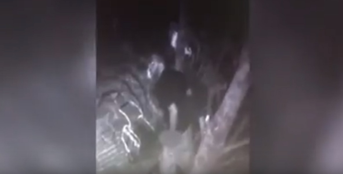 Si masturba mentre sbircia nella camera di una 13enne: polizia diffonde VIDEO