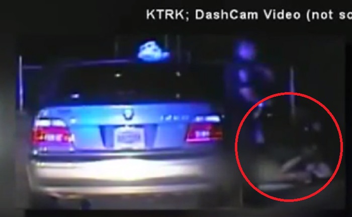 YOUTUBE Perquisizione vaginale di 11 minuti. Poliziotti fermano ragazza nera e...