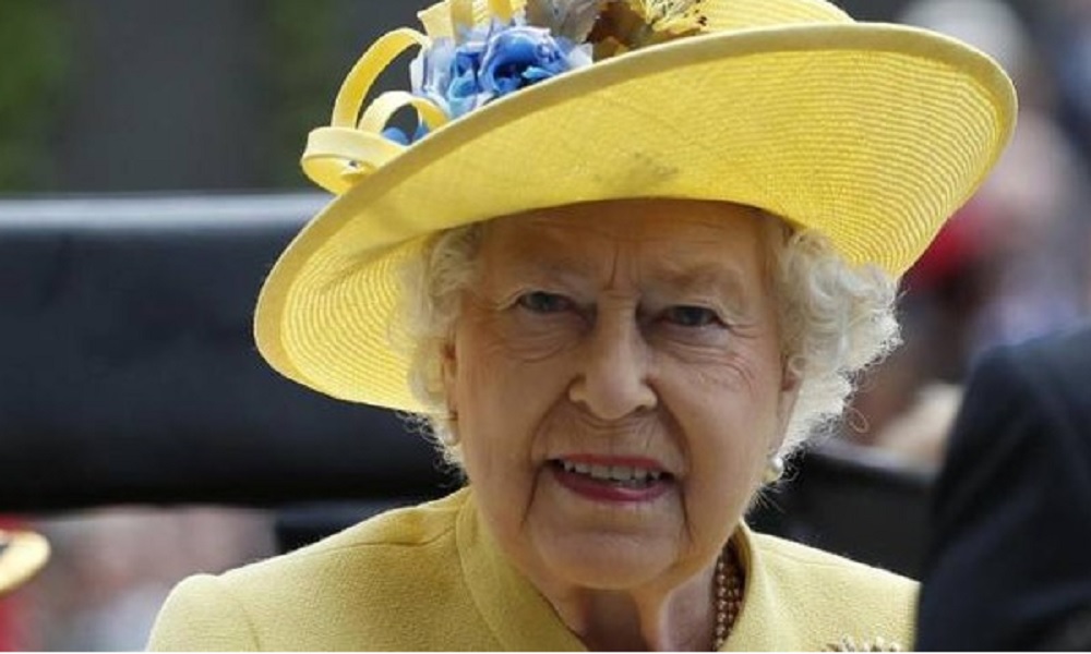 La regina Elisabetta lascerà entro il 2021, il piano di Buckingham Palace