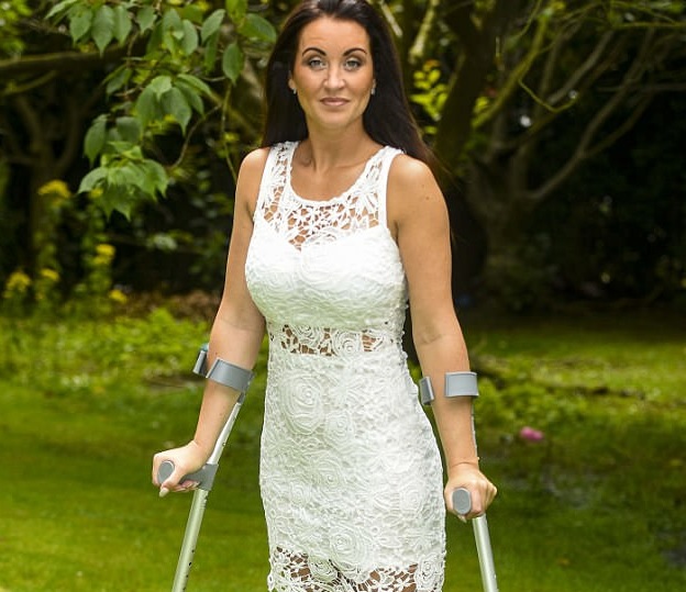 Resta paralizzata e il marito la lascia, ritrova la felicità grazie a Facebook