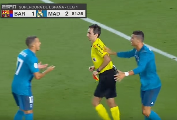 YOUTUBE Cristiano Ronaldo spinge l'arbitro, rischia maxi squalifica