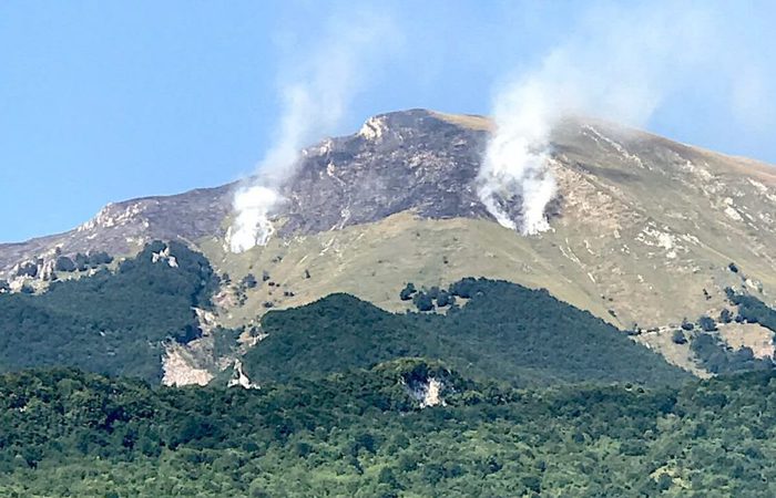 Incendio Gran Sasso, autobotti ed elicotteri fermi per burocrazia dopo la riforma Madia