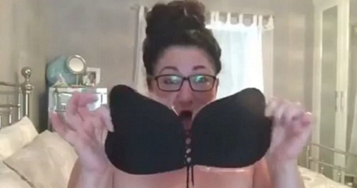 Reggiseno mini amato dalle star, ma ad una donna normale come sta?