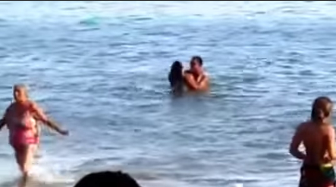 YOUTUBE Sesso in mare tra mamme e bambini: ecco cosa accade