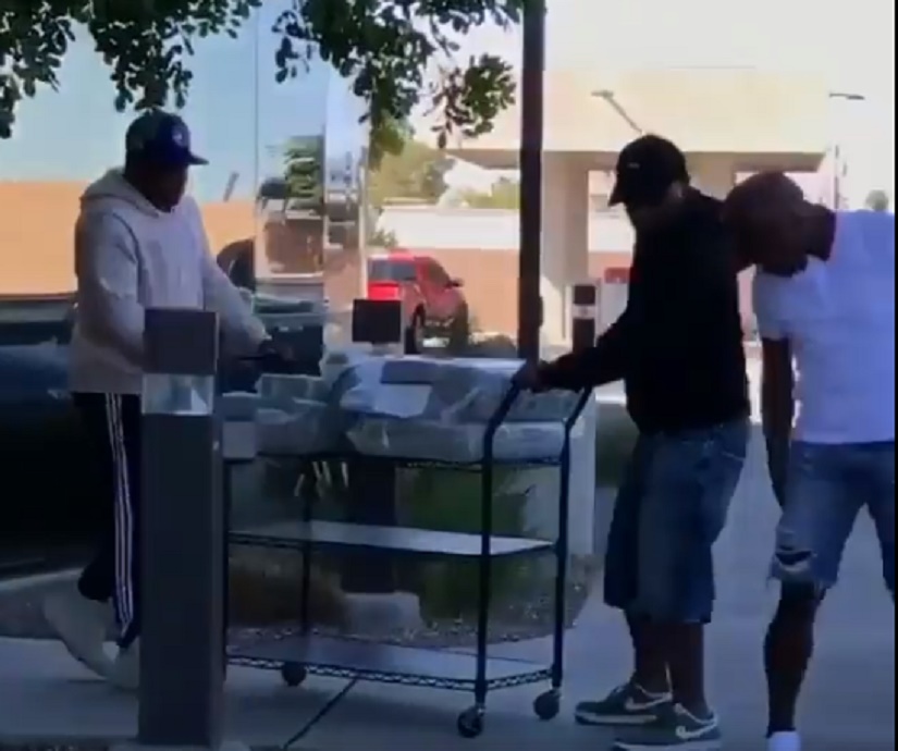 Floyd Mayweather, pugile guadagna 430 mln di dollari nel suo ultimo incontro. Ecco cosa fa con i soldi VIDEO