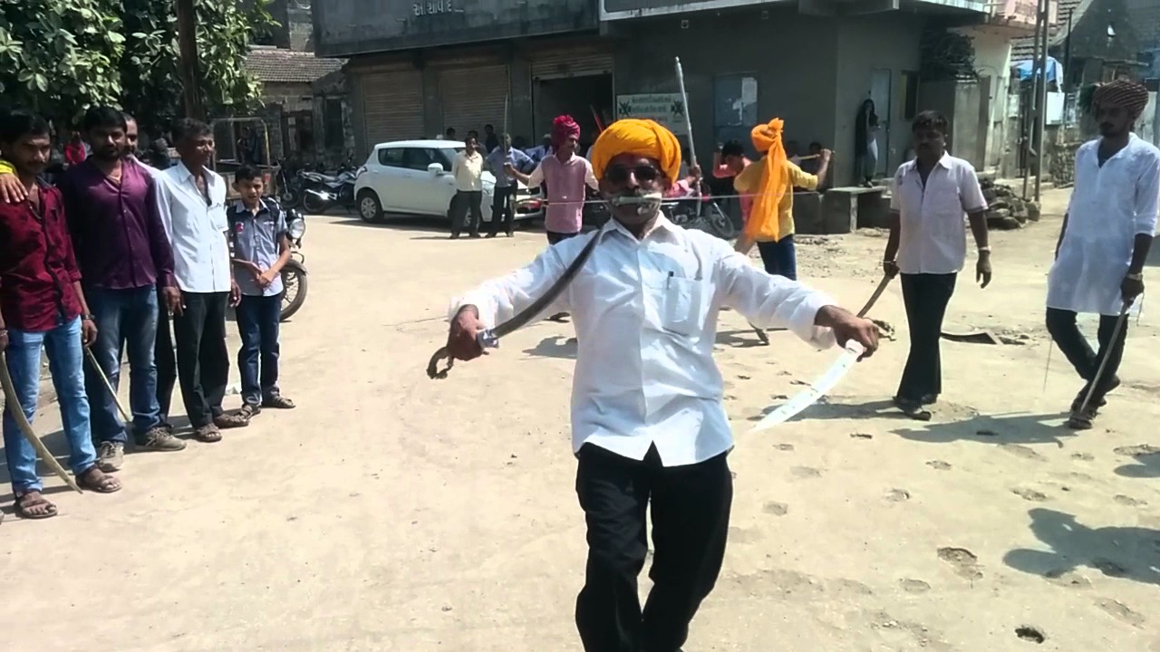 India: ragazzina di 15 anni lo respinge, lui le mozza una mano con la spada