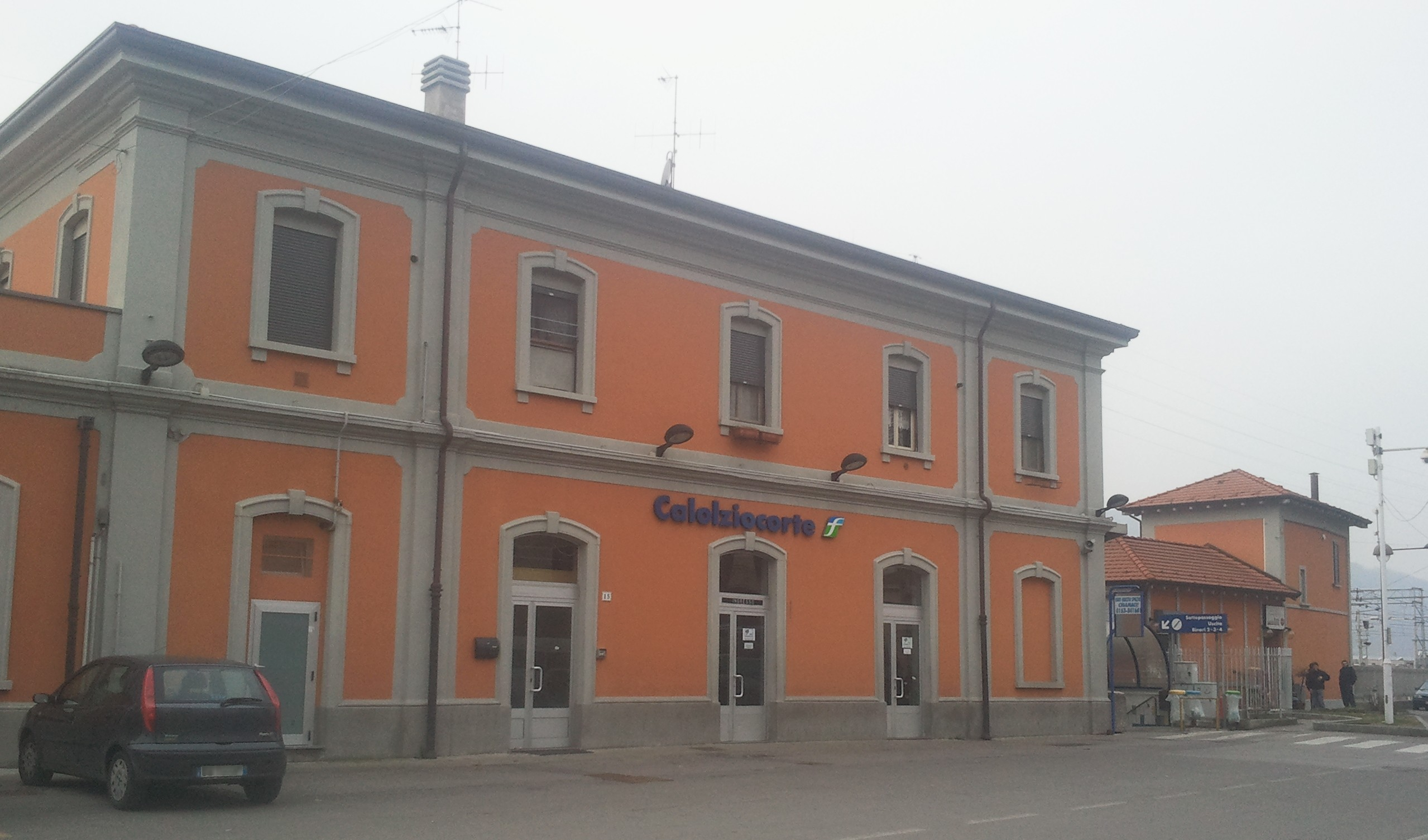 Calolziocorte (Lecco), ragazza aggredita in stazione da un clochard