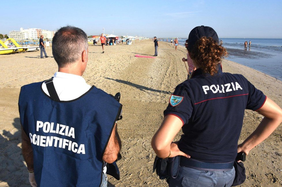 Stupri Rimini, la prima coppia aggredita dal branco: "Un nero, due olivastri e un giovane bianco"