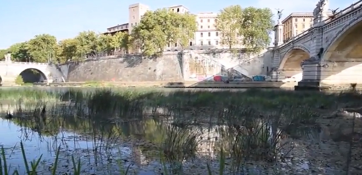 A Roma non piove da mesi: il Tevere si presenta così