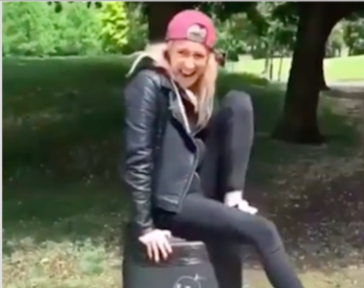 YOUTUBE "The floor is lava" il nuovo gioco che impazza sul web: ecco in cosa consiste