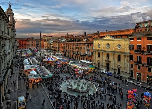 Befana, piazza Navona, Tredicine piega anche Raggi. Lotta M5S alle lobby? Ma se anche i caldarrostari...