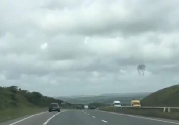 Ufo nel Regno Unito: oggetto volante non identificato in Cornovaglia