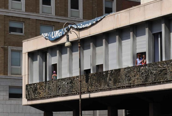 Il palazzo occupato a Roma: pagato 78 milioni, 2,8 milioni di tasse, una storia tormentata