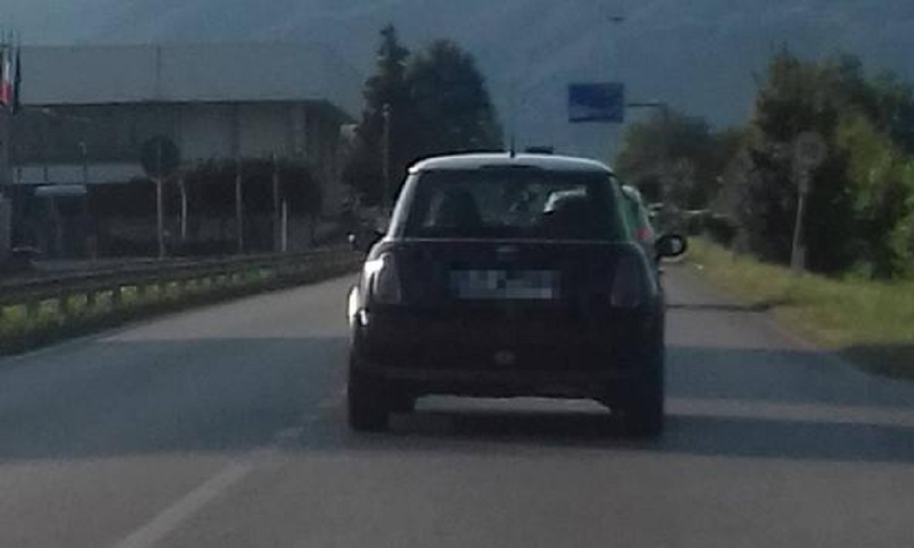 Vicenza, una ragazza non si ferma all'alt e semina i vigili