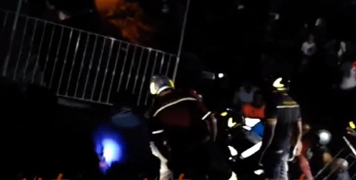 Terremoto Ischia, la gioia dei vigili del fuoco per salvataggio di un uomo da sotto le macerie