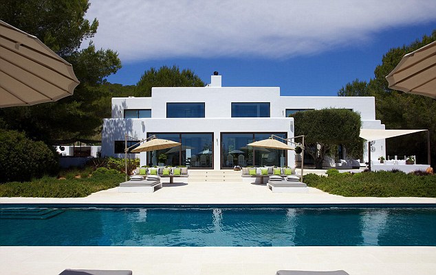 Airbnb, villa in Sicilia da 4.500 euro. Ma non era vero nulla