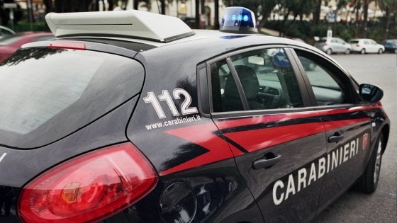 Firenze, due ragazze americane denunciano: "Violentate da due carabinieri"