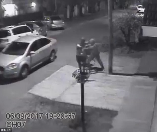 Argentina, scendono da auto provano senza successo a rapire 13enne