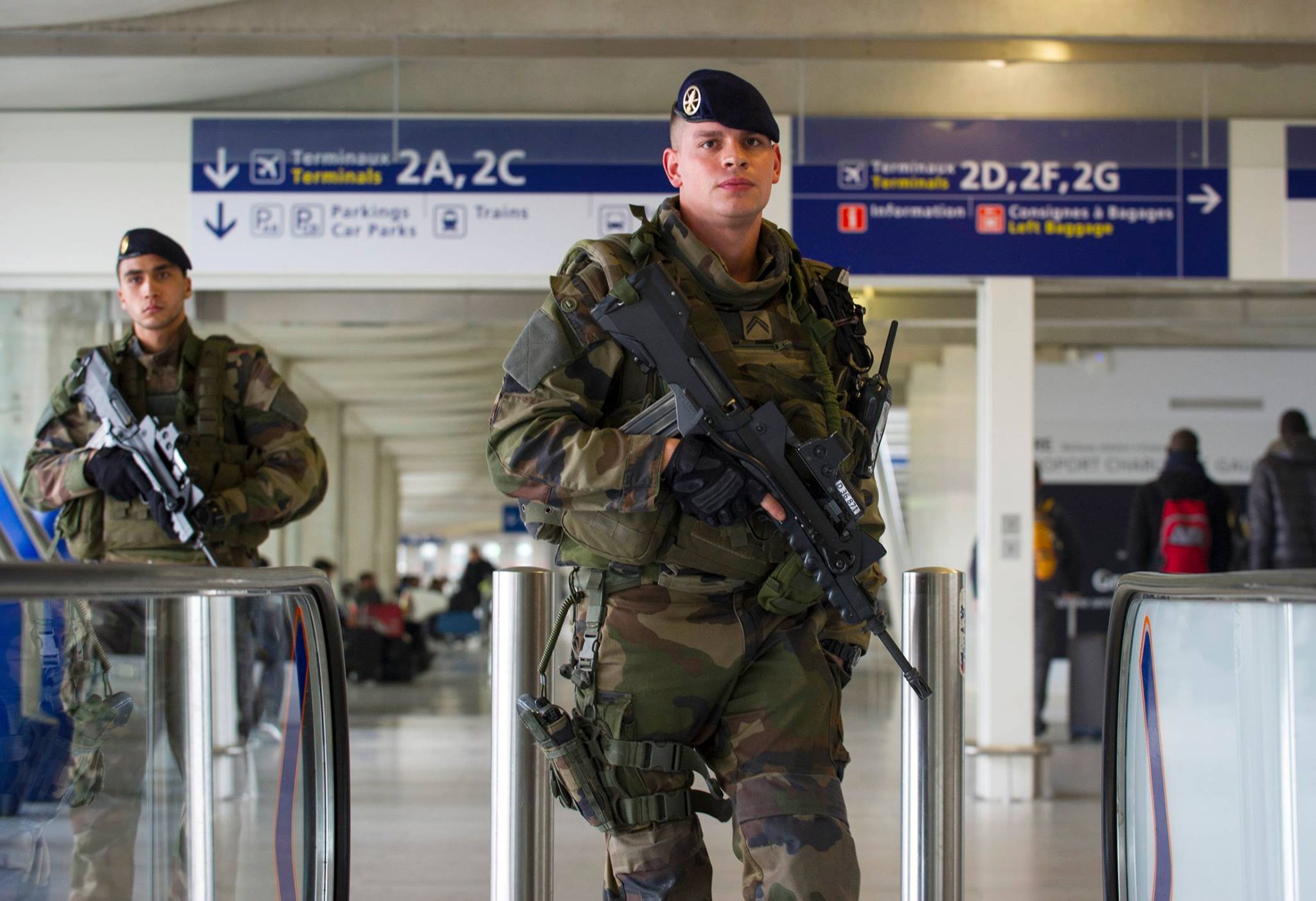 Parigi, militare aggredito da uomo col coltello a Chatelet: nessun ferito