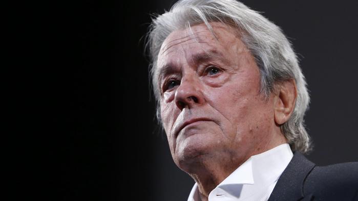 Alain Delon operato d'urgenza al cuore, gli hanno impiantato bypass