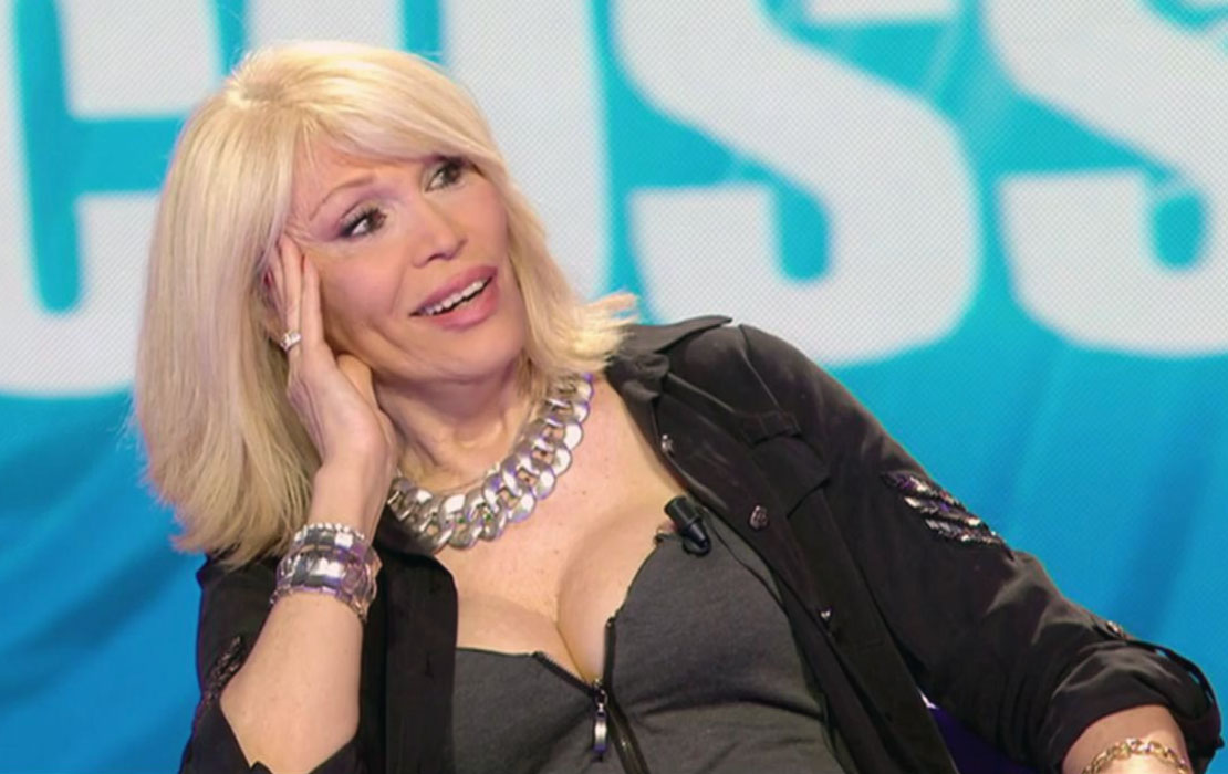 Simona Izzo: "Amanda Lear era un uomo. Fece un intervento"