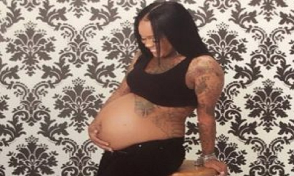 Dà fuoco alla casa con dentro la fidanzata incinta: “Non sono pronto per essere padre”