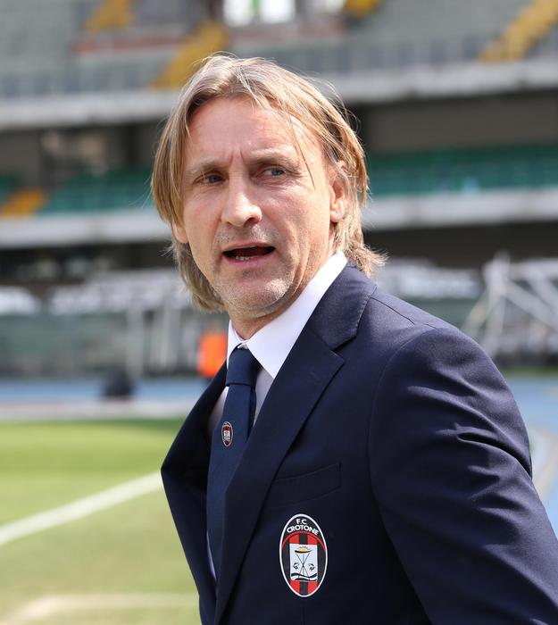 Cagliari-Crotone streaming - diretta tv, dove vederla (Serie A)