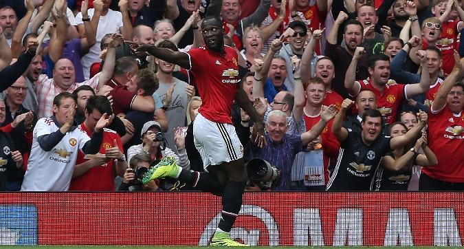 Romelu Lukaku "superdotato", il coro dei tifosi dei Red Devils che fa discutere