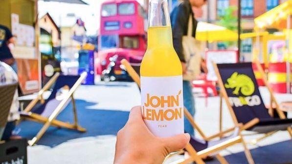 "John Lennon non è una limonata": Yoko Ono fa causa e l'azienda cambia nome