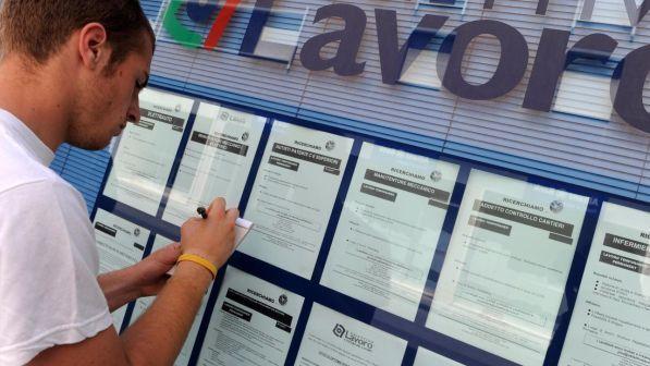 Lavoro, ipotesi di rendere più caro quello a tempo determinato