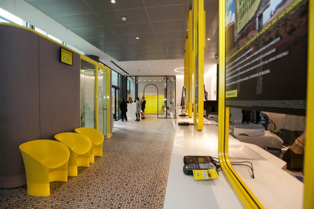 Poste Italiane, ufficio del futuro senza fila: prenoti da casa e vai al tuo turno
