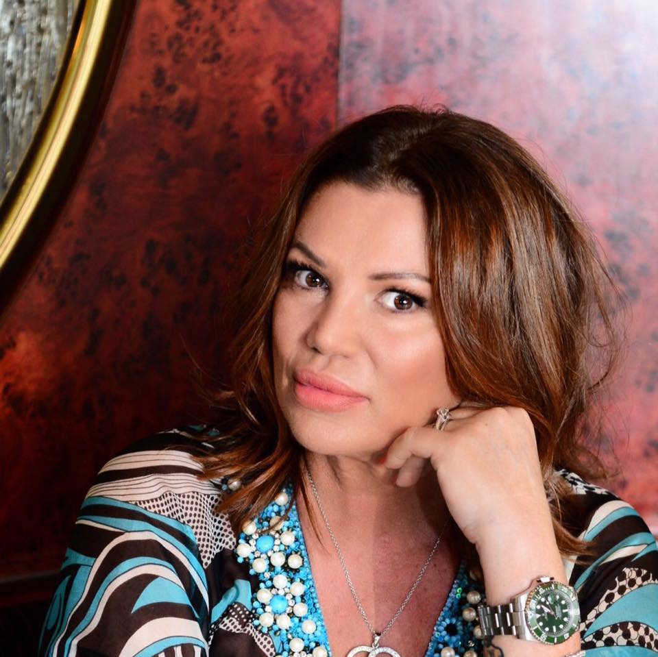 Grande FratelLo Vip, Serena Grandi sta male per stitichezza: tra dolori lancinanti crolla a letto