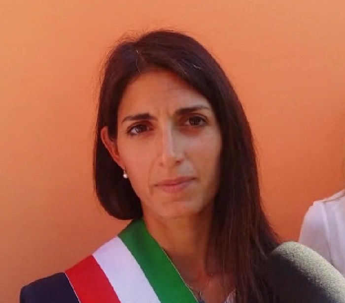 YOUTUBE Atac, Virginia Raggi ai lavoratori: "Non ci saranno tagli di posti e stipendi"