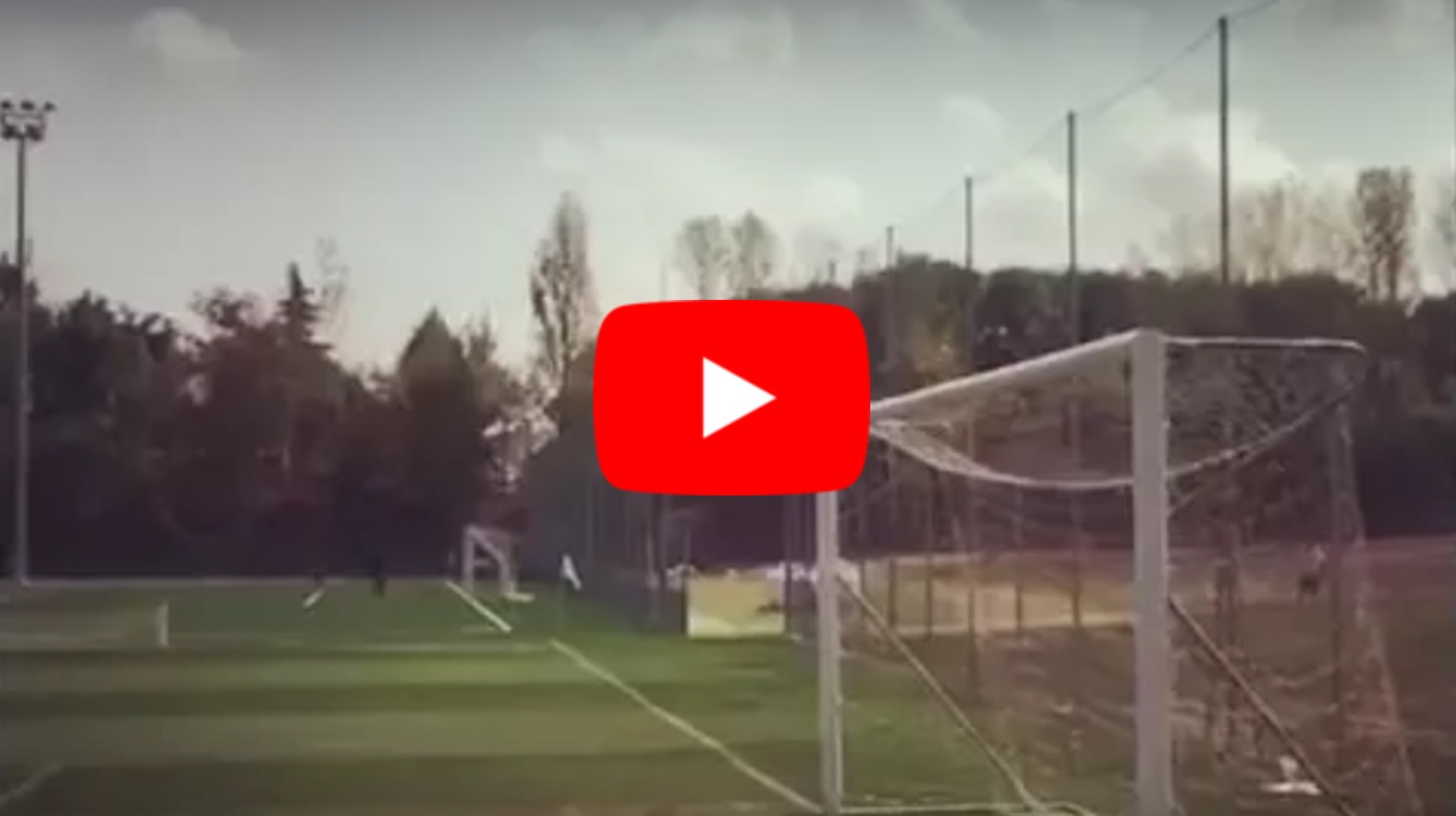 YouTube, Alessandro Diamanti gol impossibile da dietro la porta
