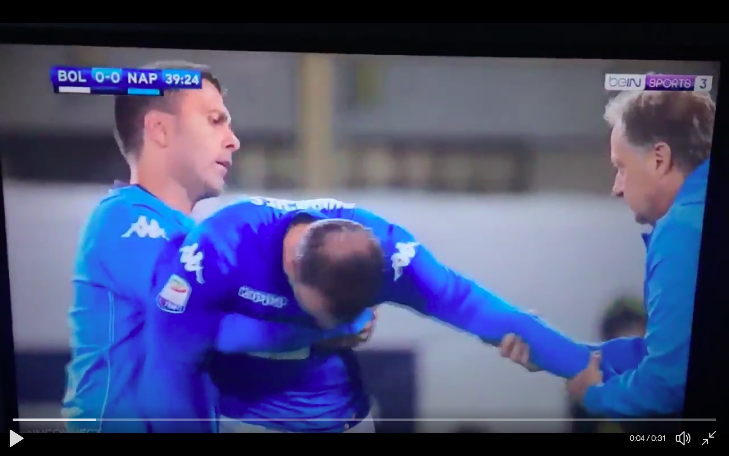 Video, Chiriches ko: infortunio alla spalla durante Bologna-Napoli