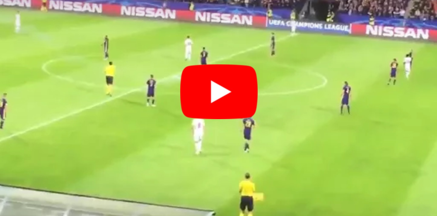 YouTube, tifosi dello Spartak tirano un razzo in campo verso l'arbitro