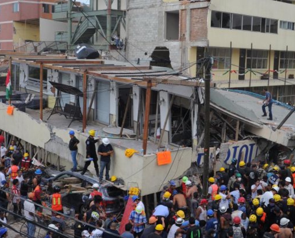 Terremoto Messico, bimbi sepolti nella scuola. Una prova a salvarsi con WhatsApp