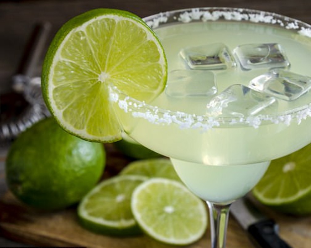 Cocktail con ghiaccio o limone: cosa si nasconde nelle guarnizioni