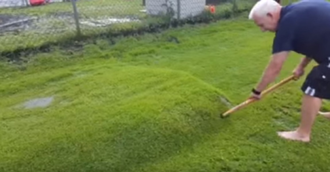 Bolla d'acqua si forma sotto al prato: strano fenomeno in Pennsylvania