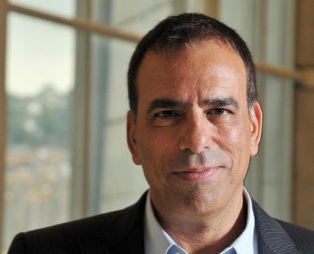 Tim, in sella il nuovo ad targato Vivendi Amos Genish. Il Governo intanto prepara la multa