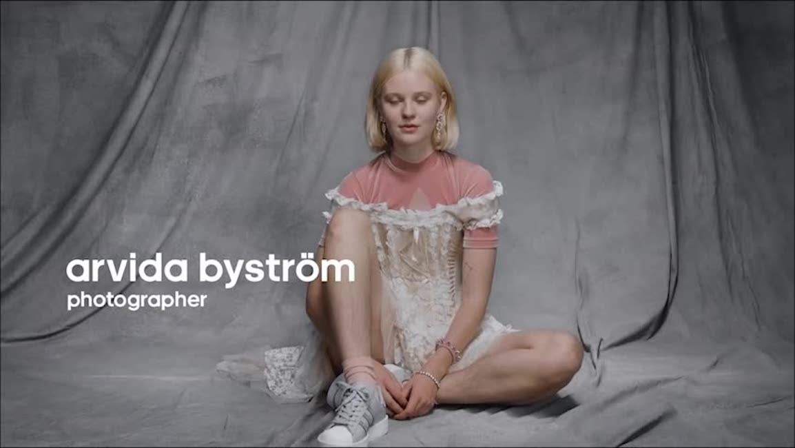 YOUTUBE Spot Adidas, la modella non è depilata: sul web insulti e minacce di stupro