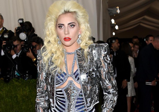 Lady Gaga ricoverata, annullato concerto a Rio de Janeiro: "Ho forti dolori"