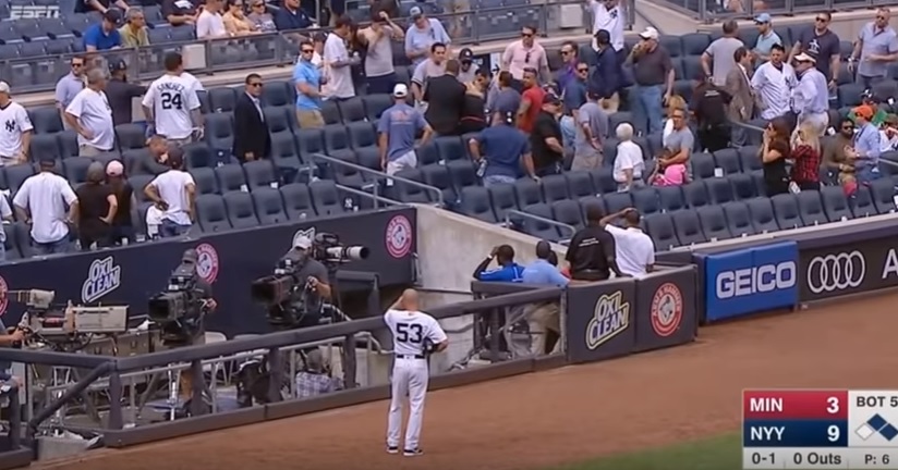 YOUTUBE Baseball, bimba colpita dalla pallina: giocatori sotto shock