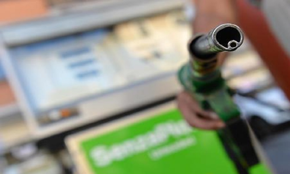 Benzina, 8 consigli per risparmiare fino a 380 euro l'anno